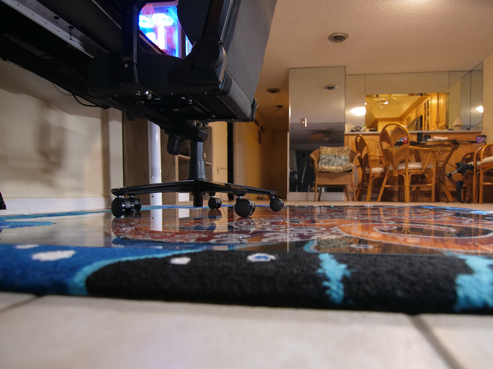 computer-gamer-glass-inset-carpet